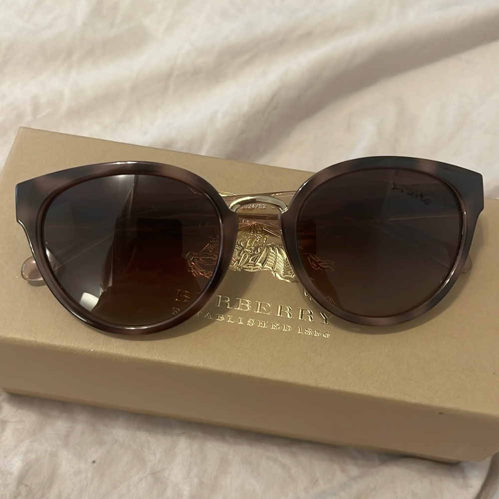 BURBERRY women’s sunglasses